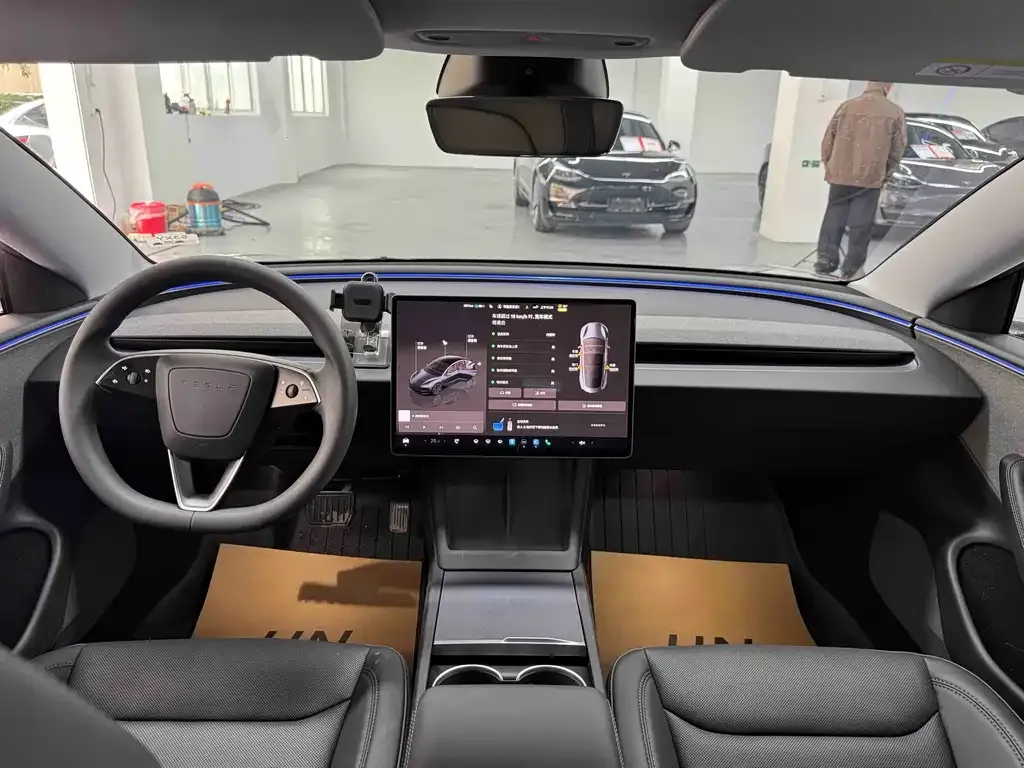 Tesla Model 3 — фото 9