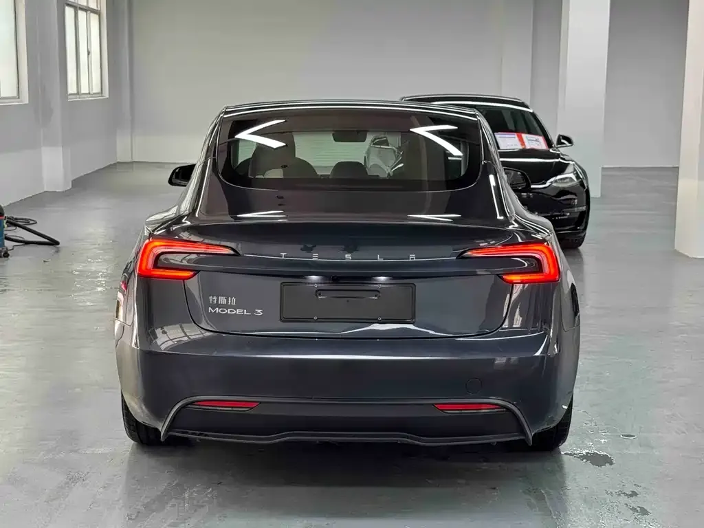Tesla Model 3 — фото 5
