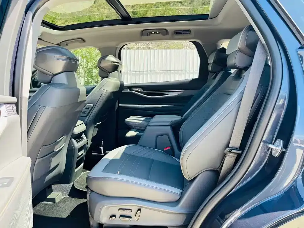 Ford Edge — фото 10
