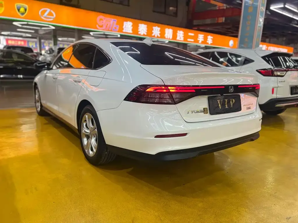 Honda Accord — фото 6