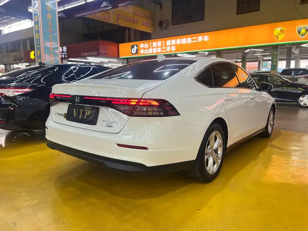 Honda Accord — фото 10