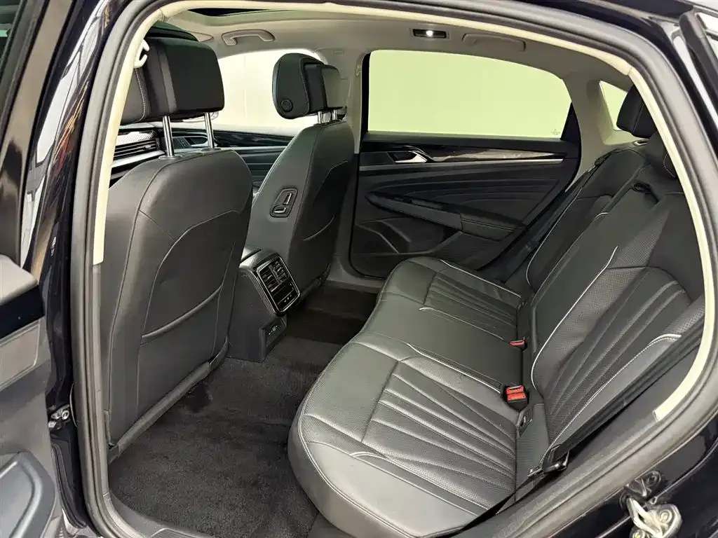 Volkswagen Passat — фото 9