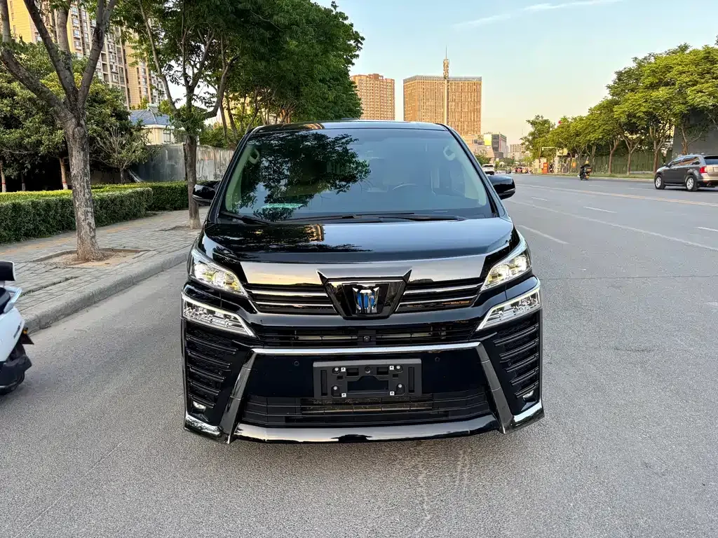 Toyota Vellfire — фото 3