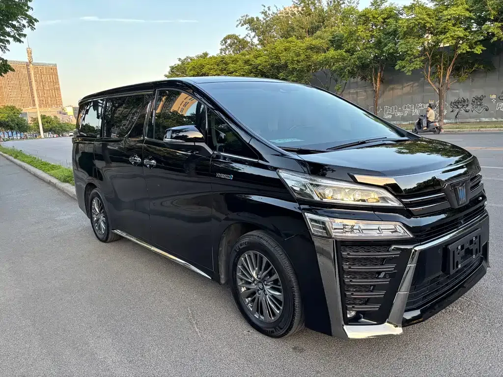 Toyota Vellfire — фото 2