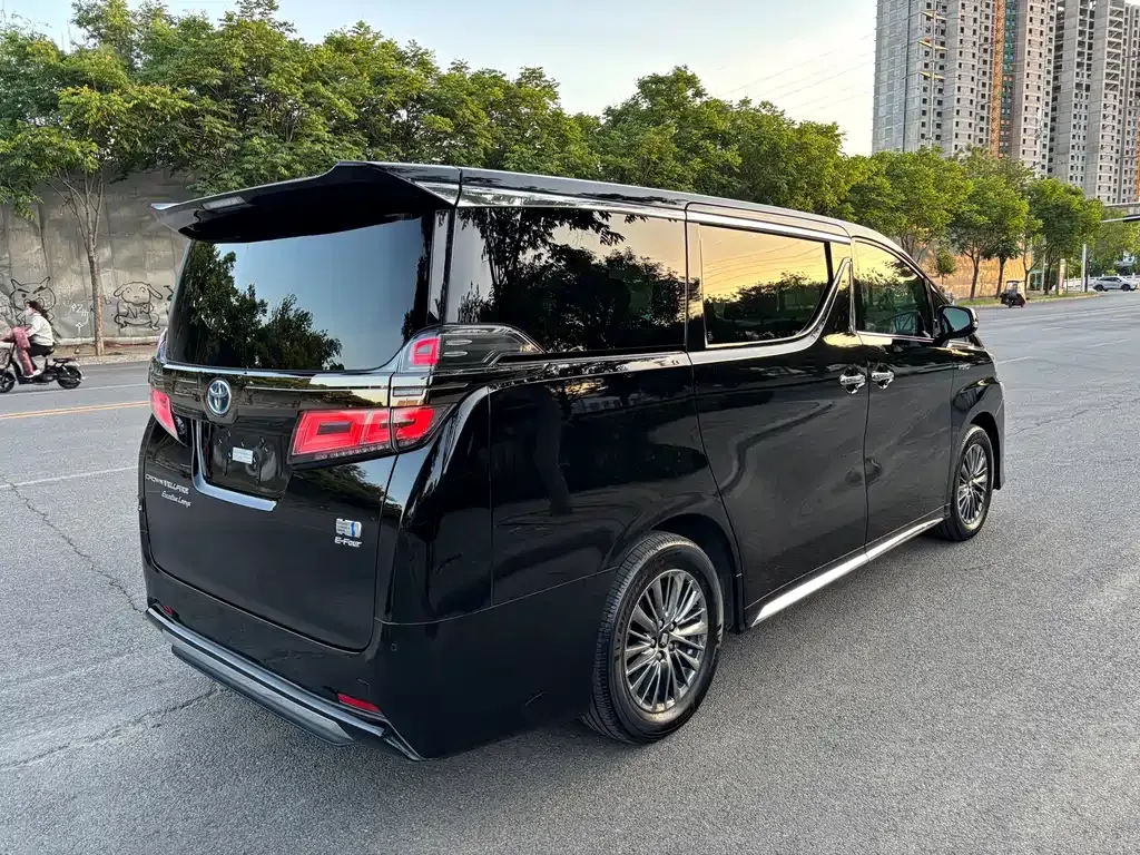 Toyota Vellfire — фото 5