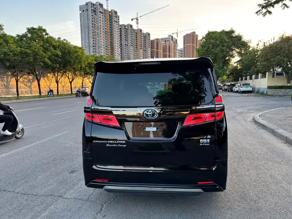 Toyota Vellfire — фото 8