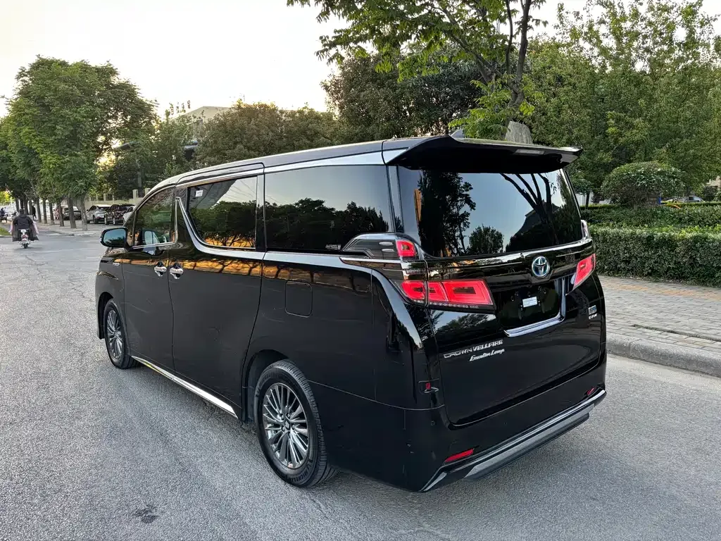 Toyota Vellfire — фото 9