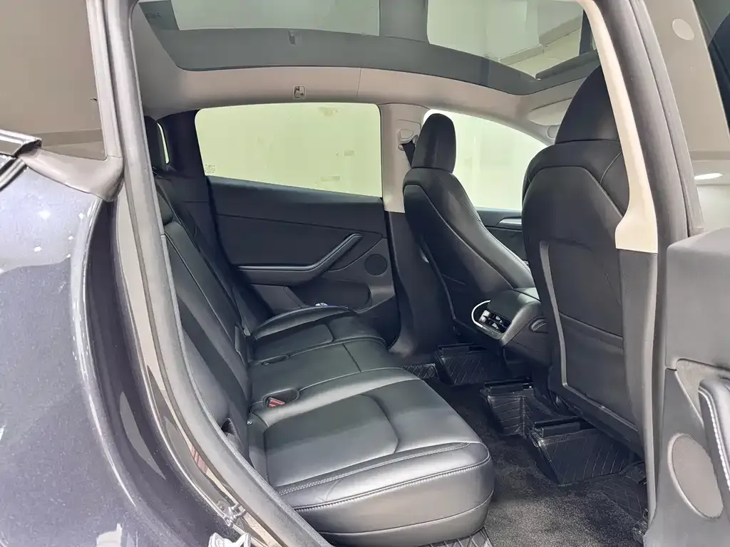 Tesla Model Y 2024 из CN, фото 2