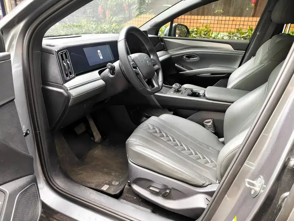 BYD L DM-i — фото 7