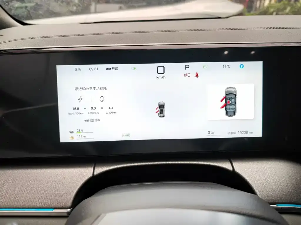 BYD L DM-i — фото 3