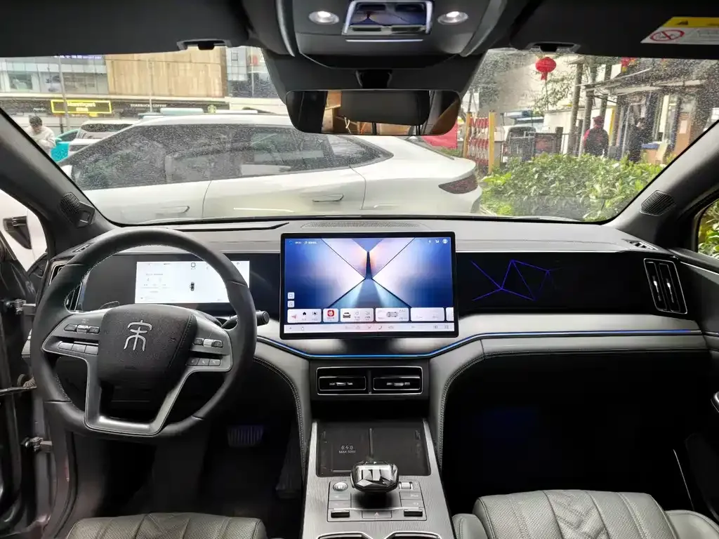 BYD L DM-i — фото 4