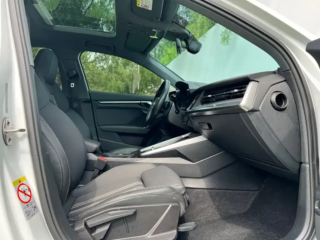 Audi A3 2023 из CN, фото 3