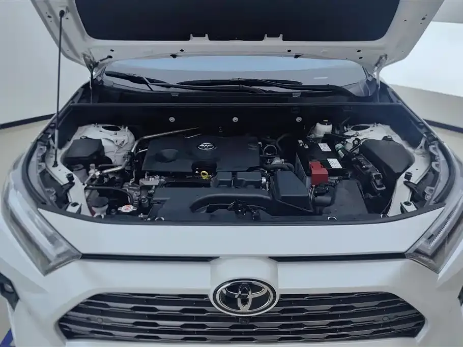 Toyota RAV4 — фото 7