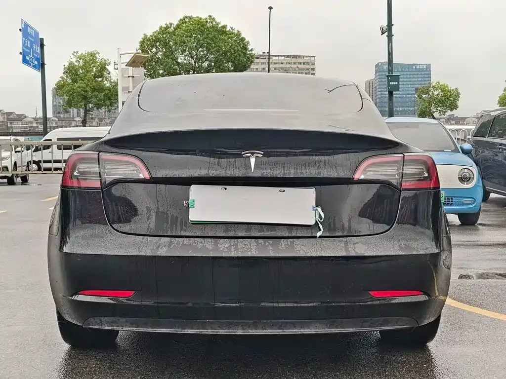 Tesla Model 3 — фото 7