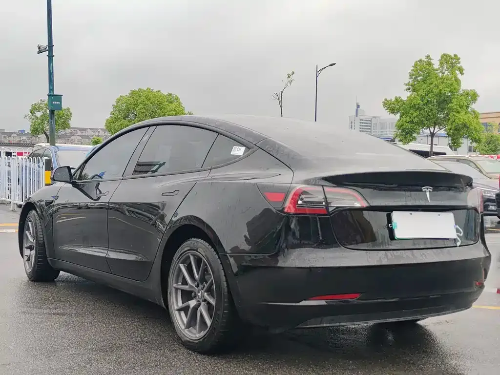 Tesla Model 3 — фото 5