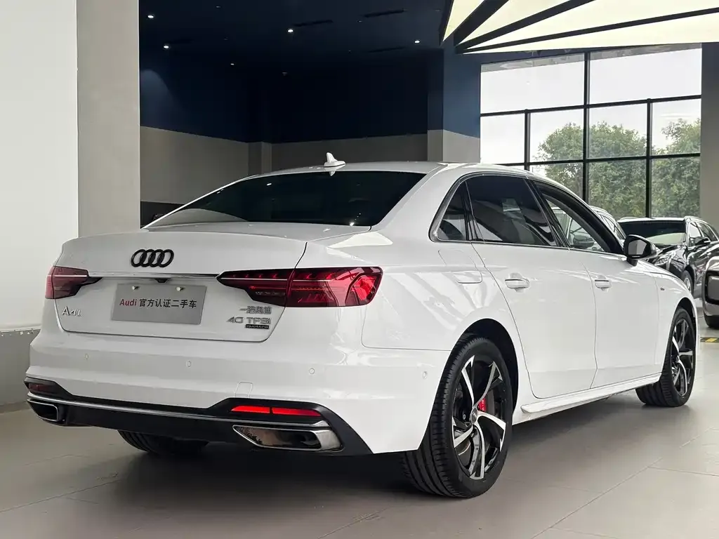 Audi A4L — фото 2