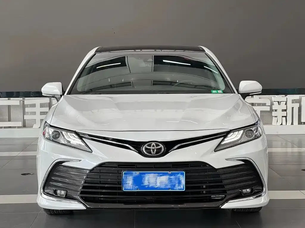 Toyota Camry — фото 8