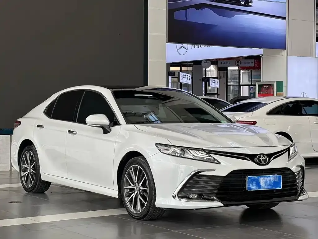 Toyota Camry — фото 10