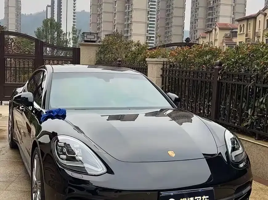 Porsche Panamera — фото 1