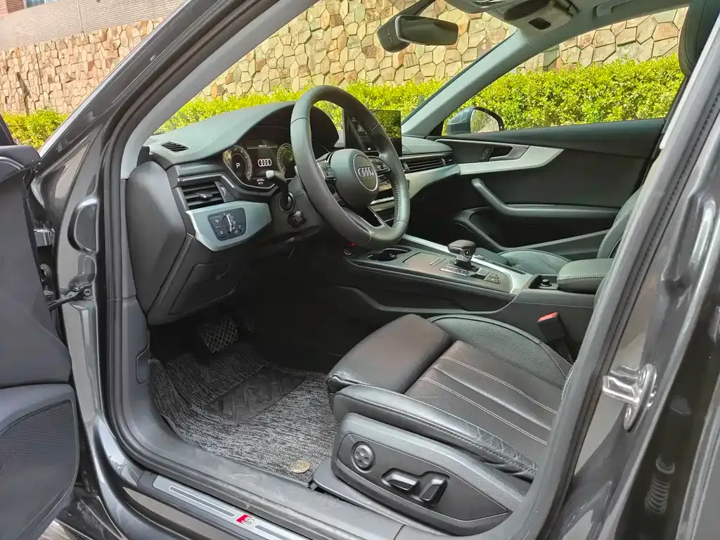 Audi A4L 2021 из CN, фото 4