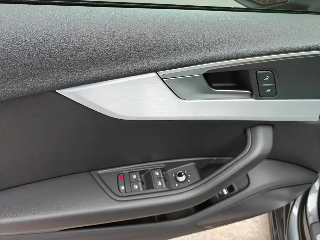 Audi A4L 2021 из CN, фото 5