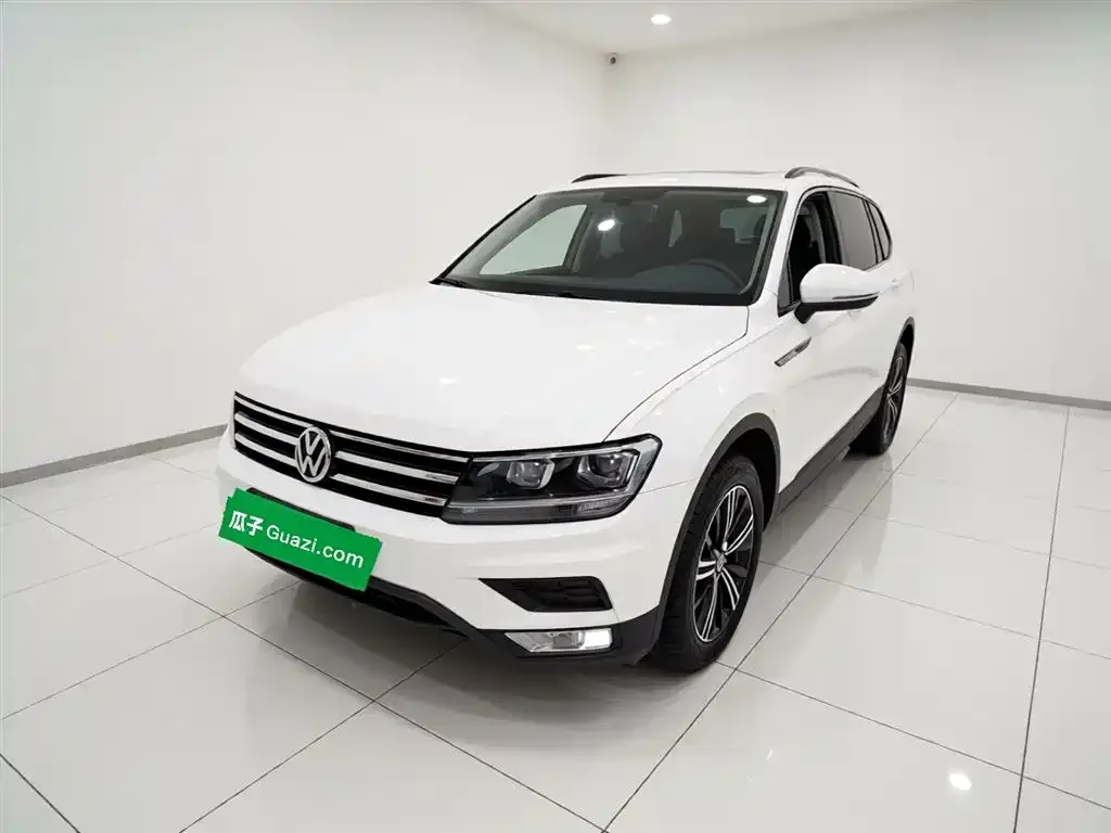 Volkswagen Tiguan L — фото 10