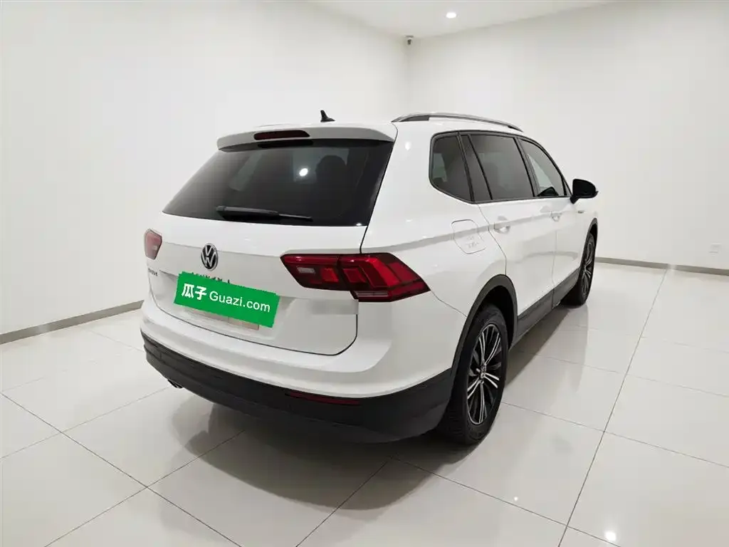 Volkswagen Tiguan L — фото 2