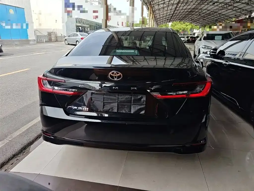 Toyota Camry — фото 5