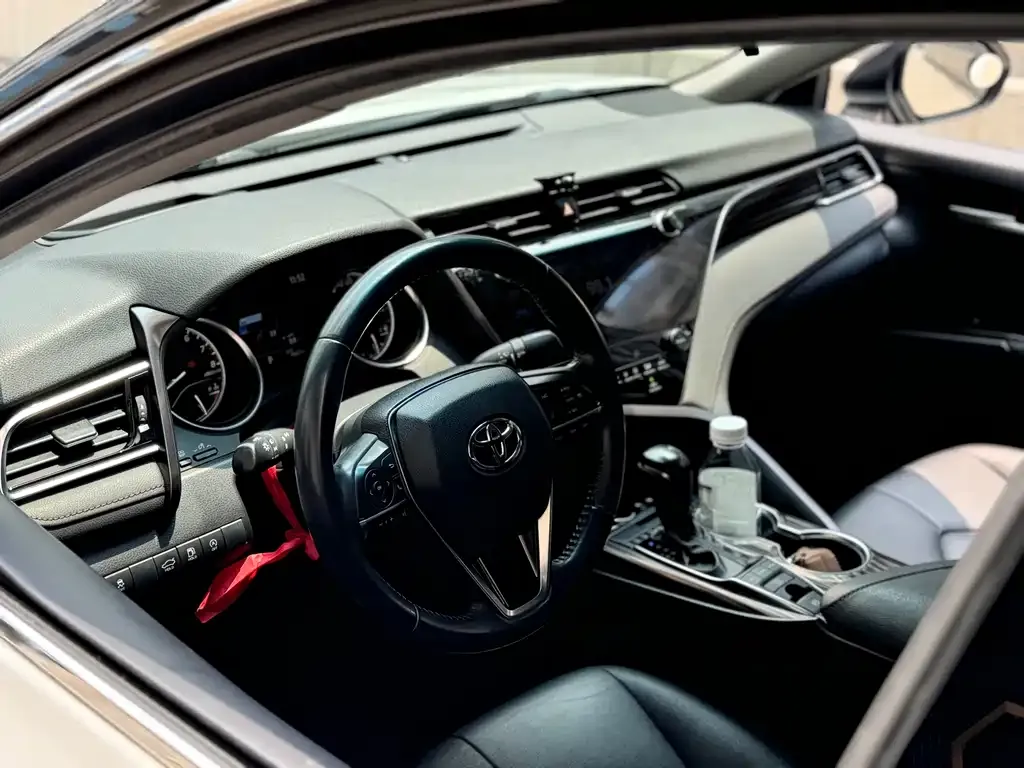 Toyota Camry — фото 6