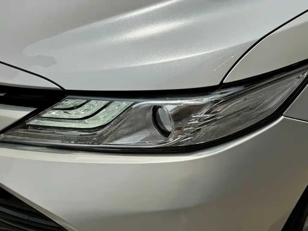 Toyota Camry — фото 9