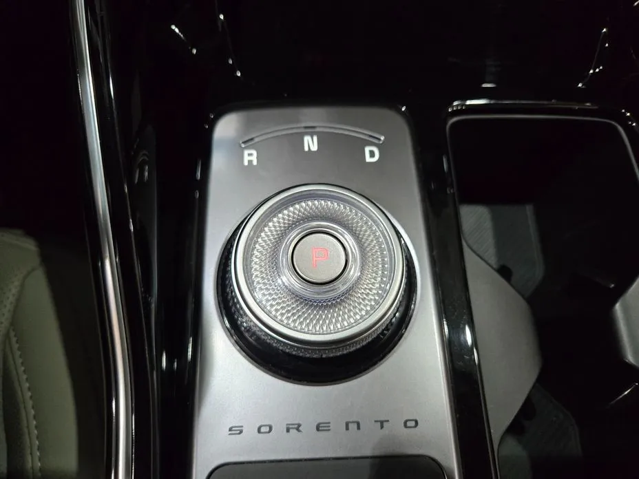 Kia Sorento — фото 5