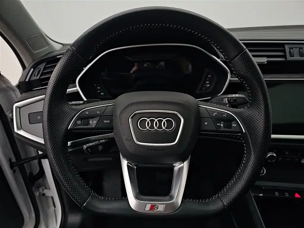 Audi Q3 Sportback — фото 8