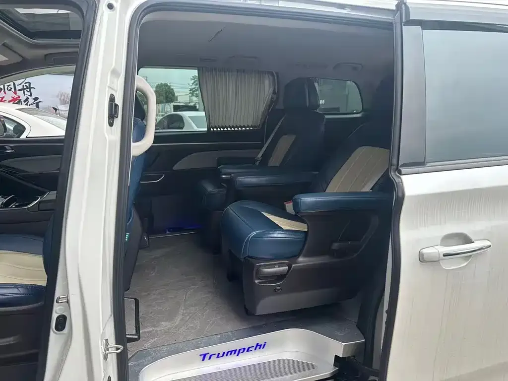 GAC Motor Trumpchi M8 — фото 2