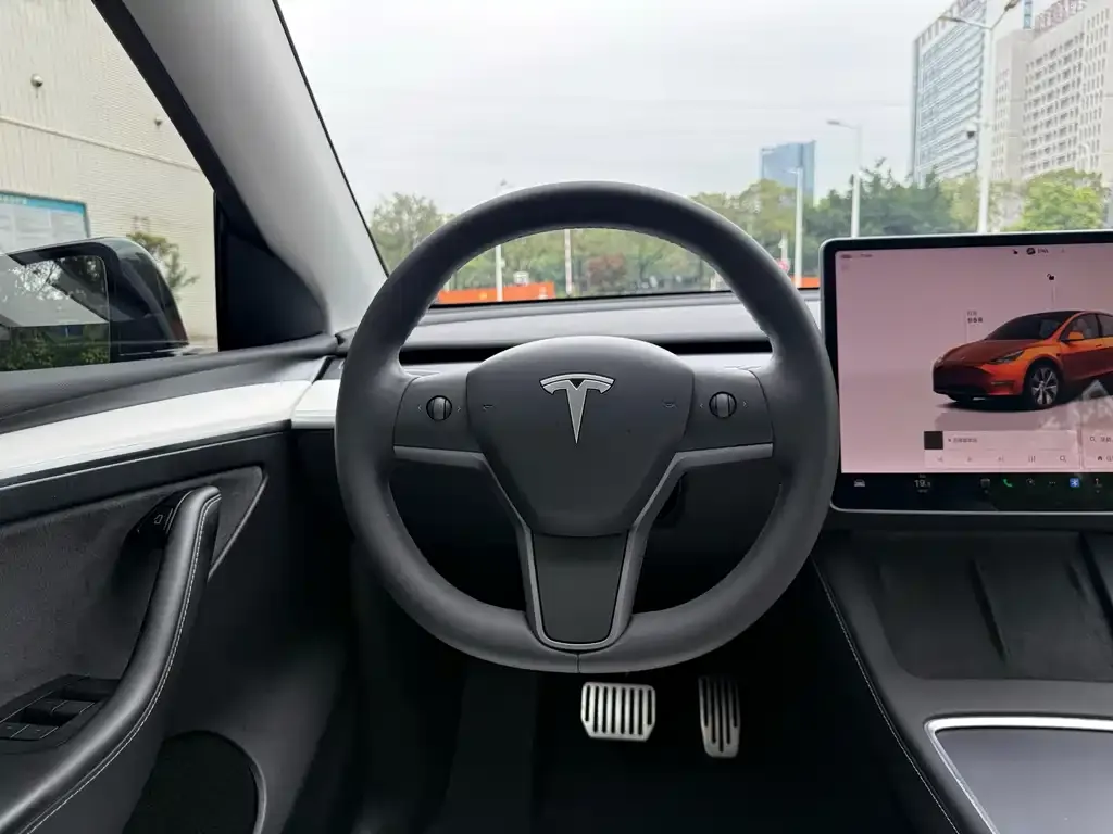 Tesla Model Y — фото 7