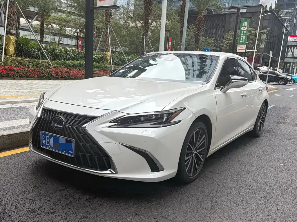Lexus ES — фото 10