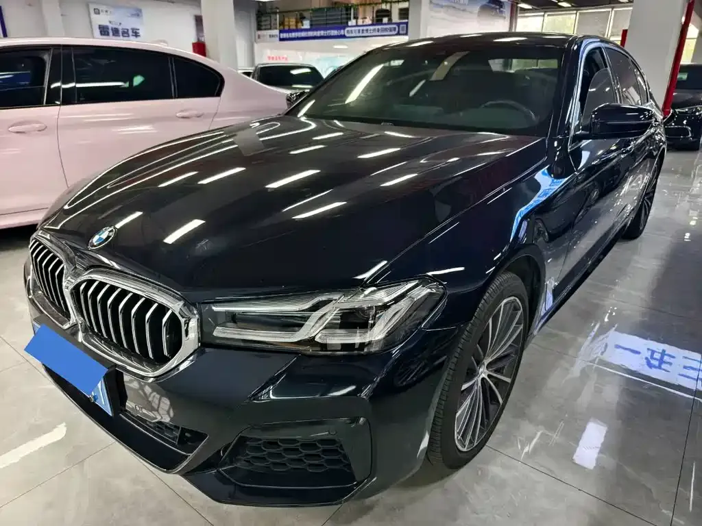 BMW 5 Series — фото 1