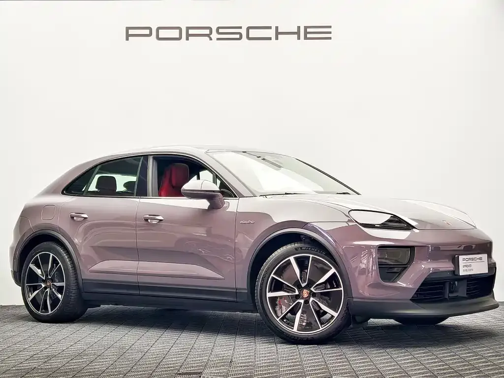 Porsche Macan EV