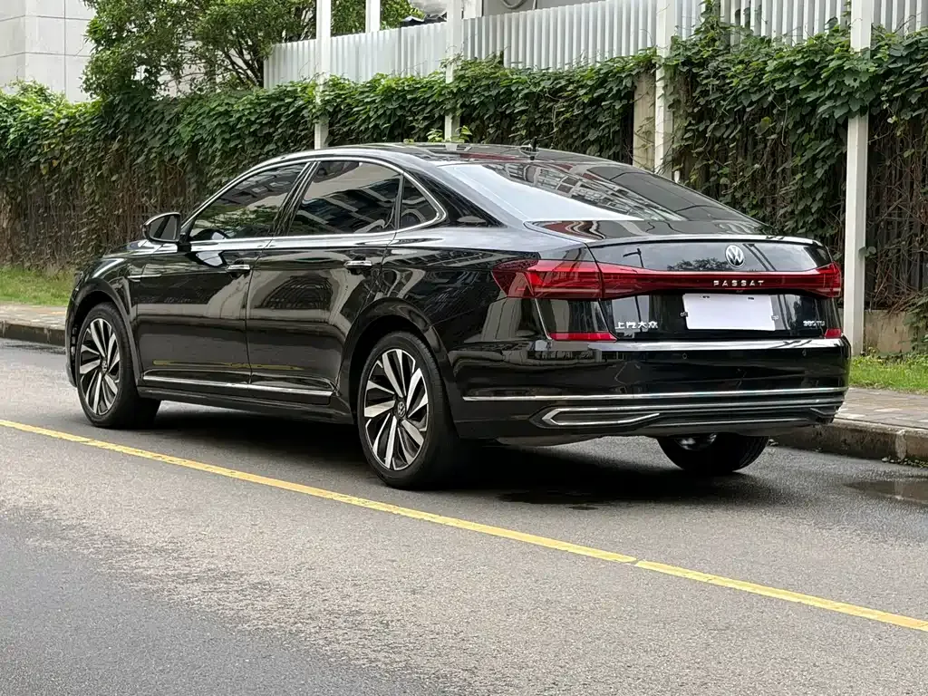 Volkswagen Passat — фото 6