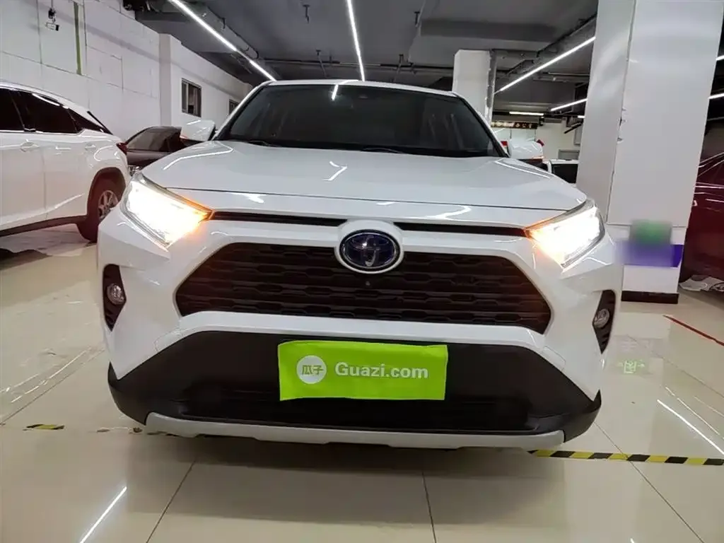 Toyota RAV4 — фото 5