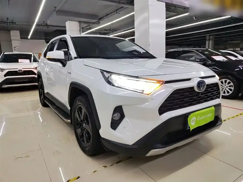 Toyota RAV4 — фото 9