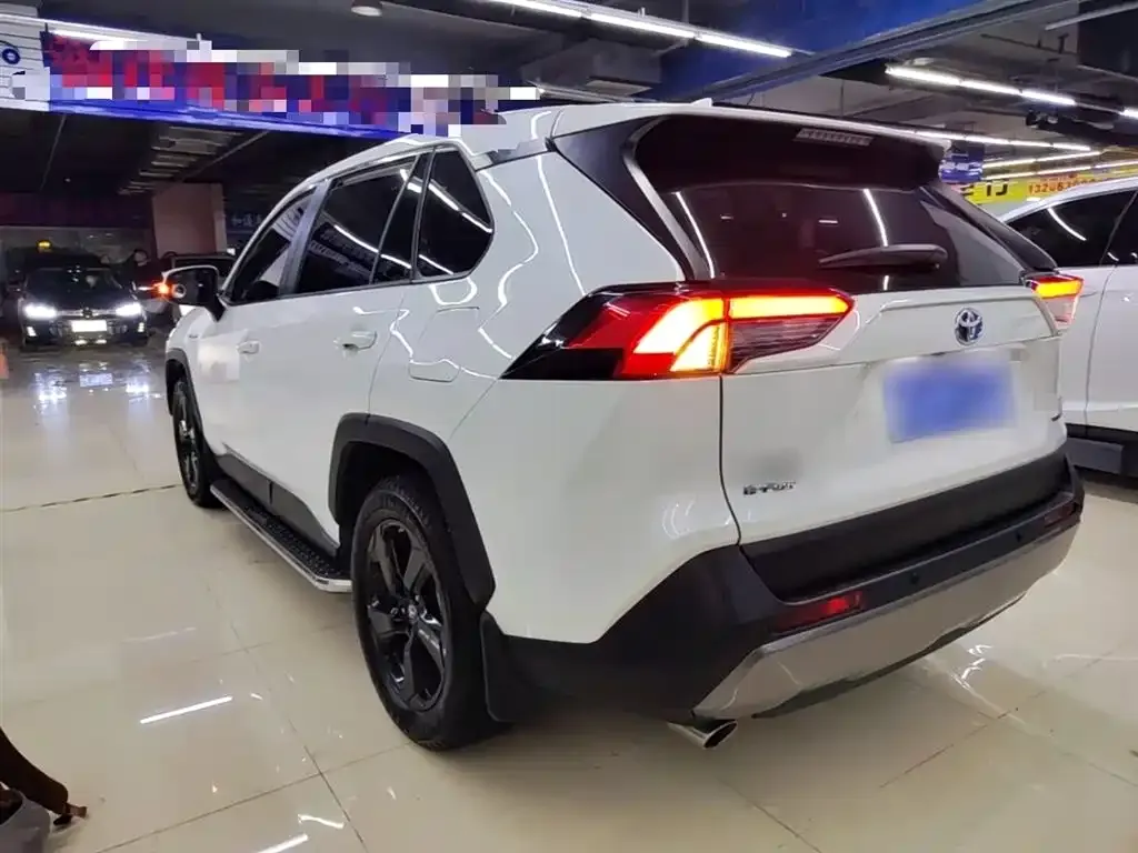 Toyota RAV4 — фото 3