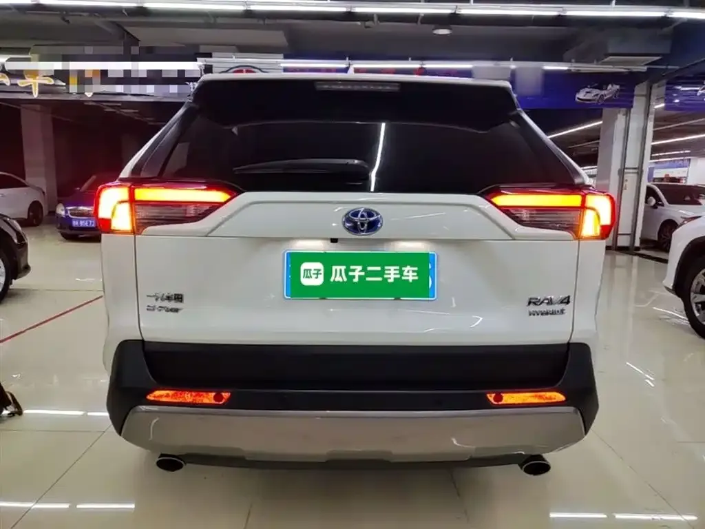 Toyota RAV4 — фото 10