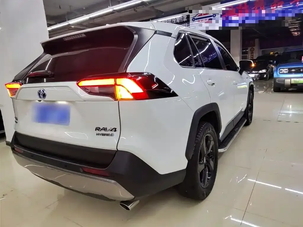 Toyota RAV4 — фото 4