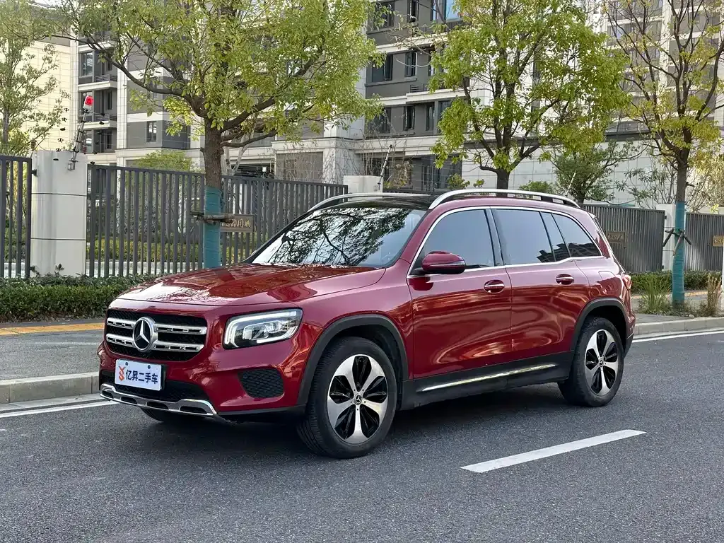 Mercedes-Benz GLB — фото 1