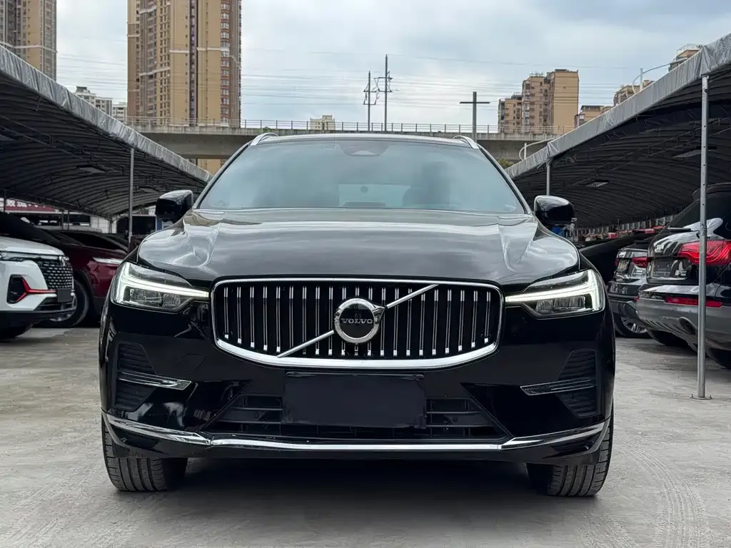 Volvo XC60 — фото 8