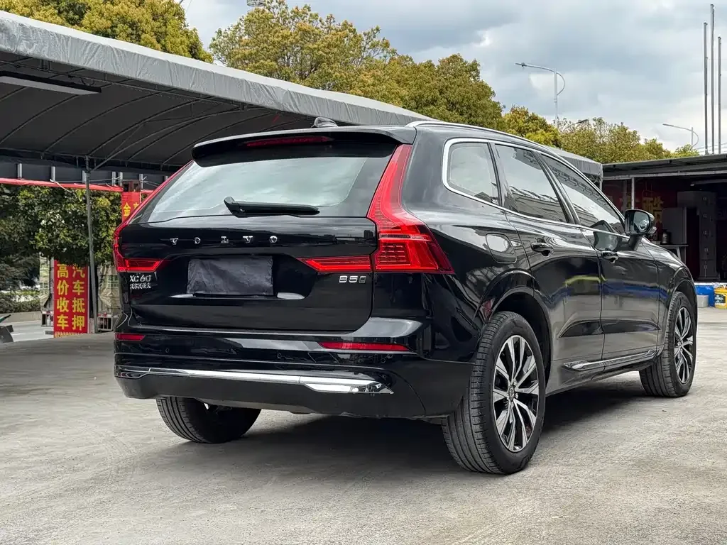 Volvo XC60 — фото 9