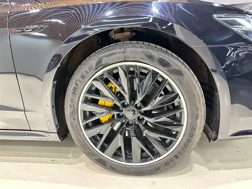 Audi A7L 2024 из CN, фото 9