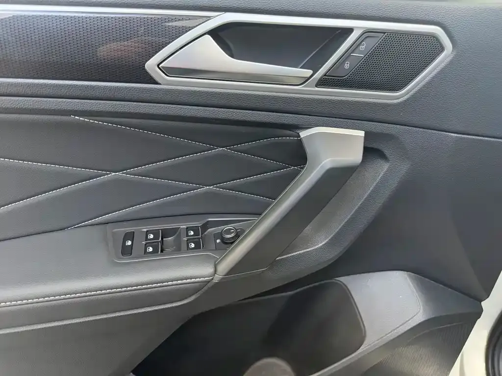 Volkswagen Tiguan L 2022 из CN, фото 8