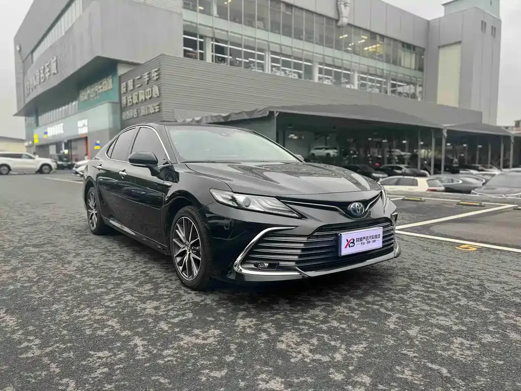 Toyota Camry — фото 4