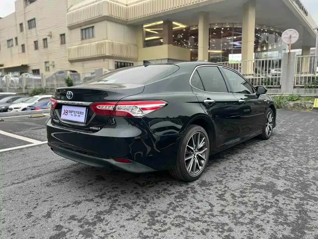 Toyota Camry — фото 6